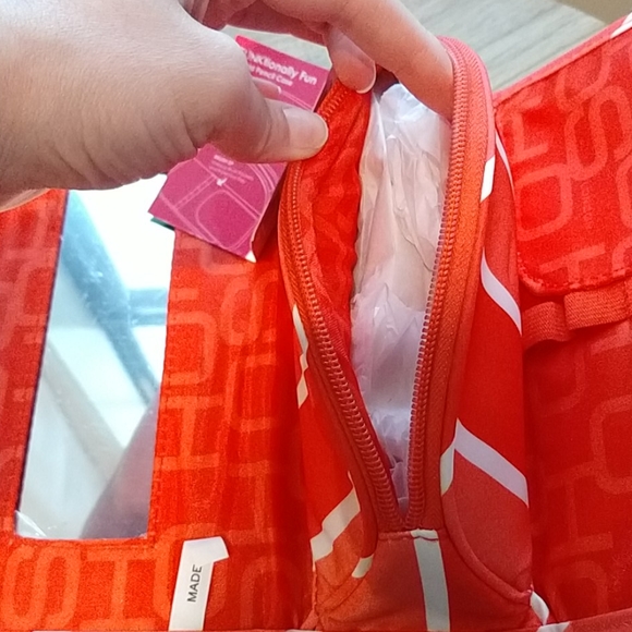 New! Cosmetic travel bag and cosmetic tools set - Picture 9 of 15